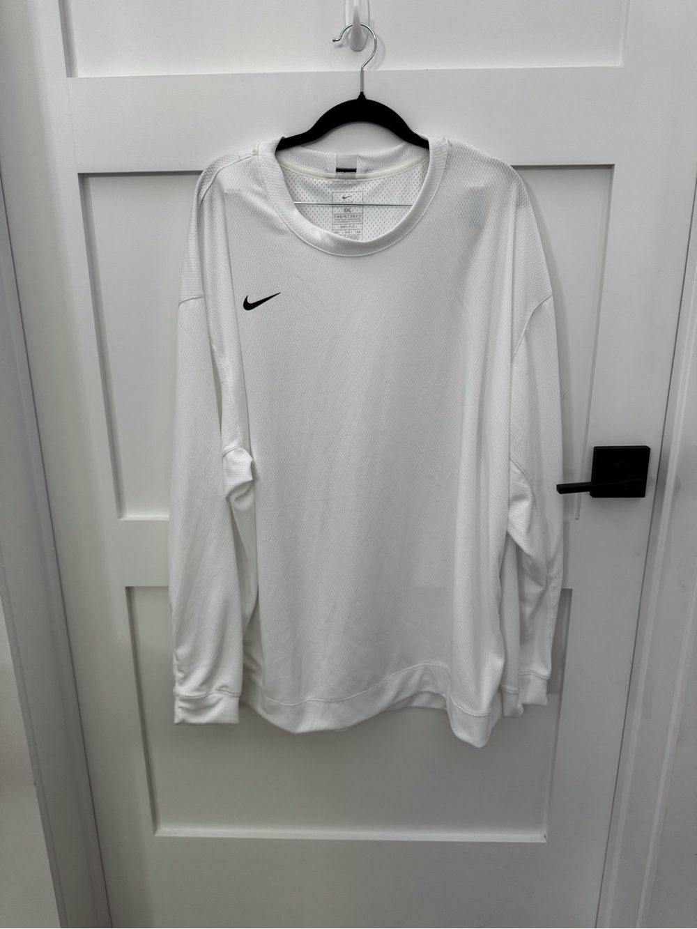 Nike Men’s White Long-Sleeve Crew Sweatshirt with Black Swoosh